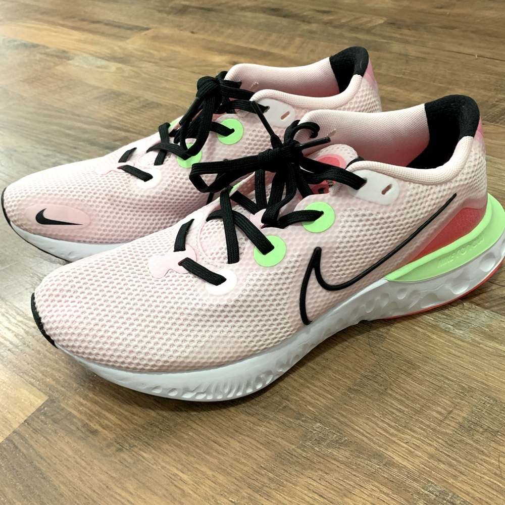 BRAND NEW NIKE RUNNING SHOES